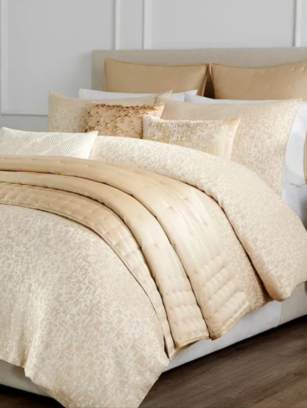 Donna Karan Home Fragment Collection FULL / QUEEN Duvet Cover Gold